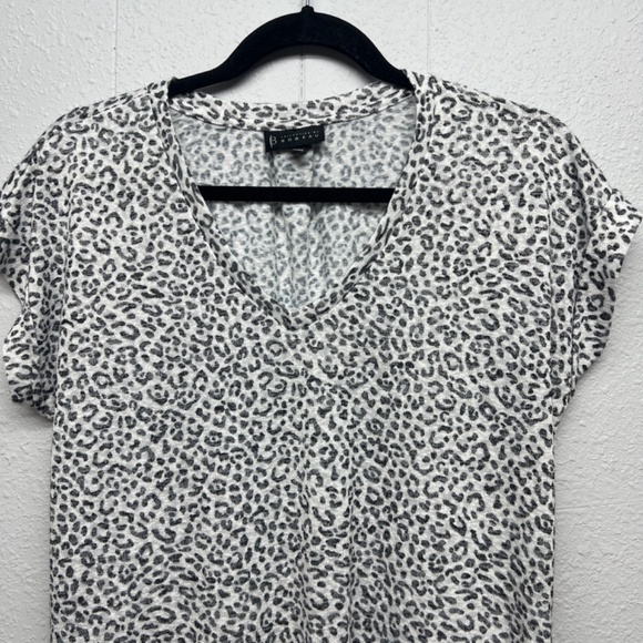 Bobeau Animal Print Women's Feminine Timeless Relaxed Classic Top Size Small - Picture 3 of 11